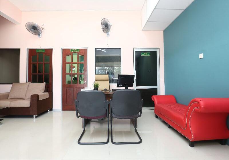 Отель Spot On 90163 Kpfb Roomstay 2