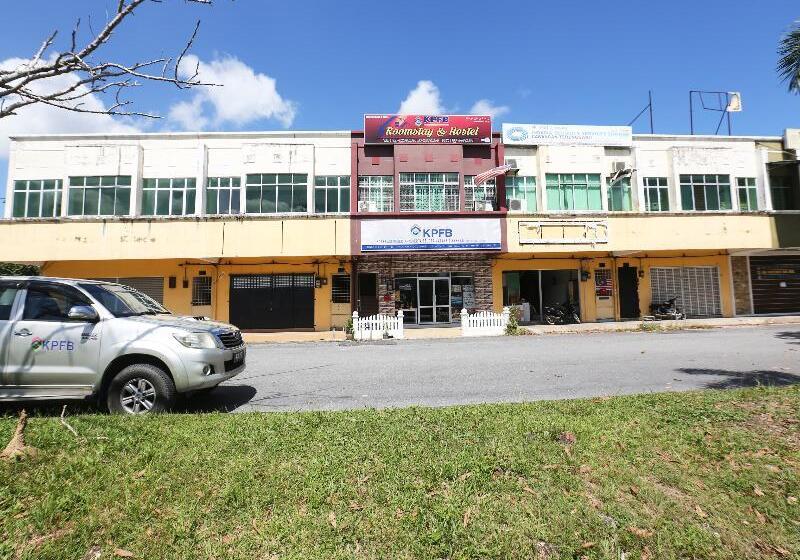 Отель Spot On 90163 Kpfb Roomstay 2