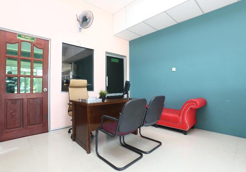 Отель Spot On 90163 Kpfb Roomstay 2