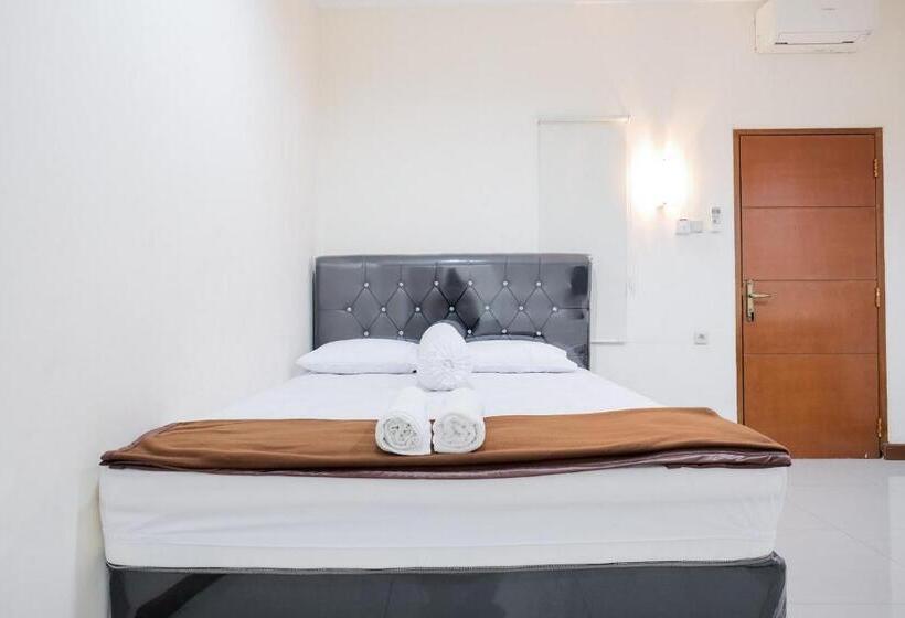 בית מלון כפרי Wisma Delapan Mitra Reddoorz