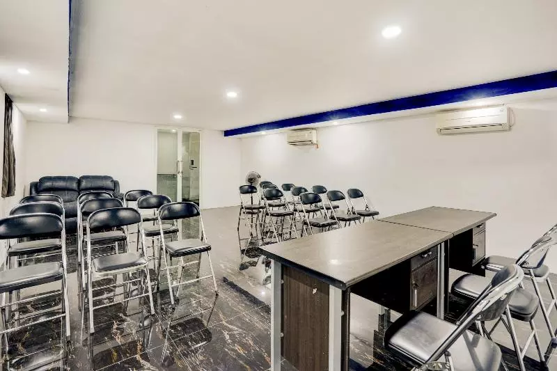 Hotelli Collection O 90176 Lg  Jember