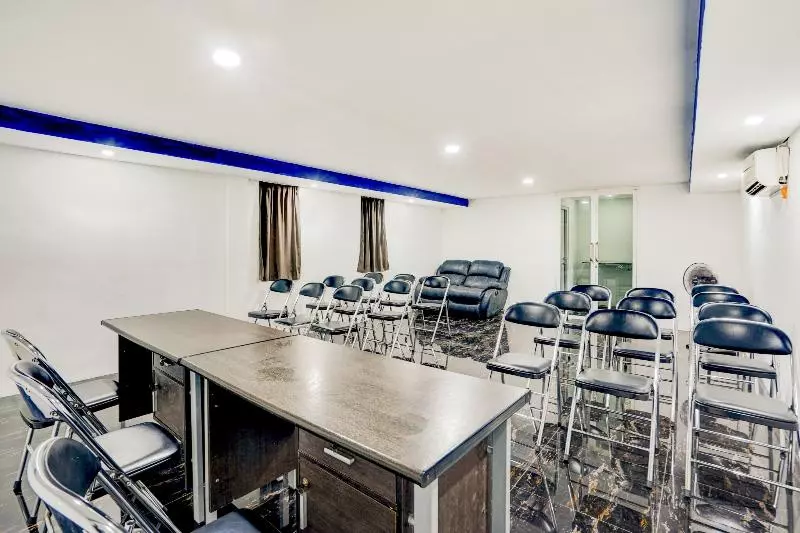 Hotelli Collection O 90176 Lg  Jember