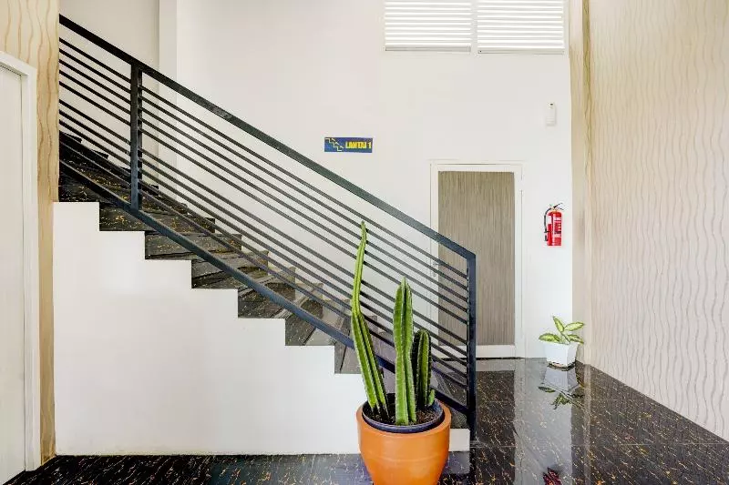 Hotelli Collection O 90176 Lg  Jember