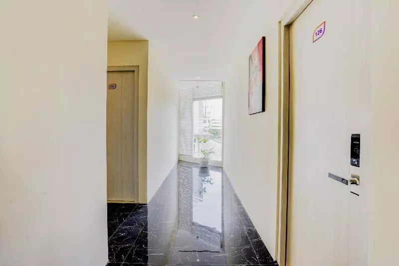 Hotelli Collection O 90176 Lg  Jember