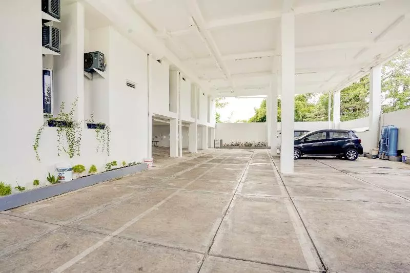 Hotelli Collection O 90176 Lg  Jember