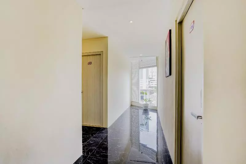 Hotelli Collection O 90176 Lg  Jember