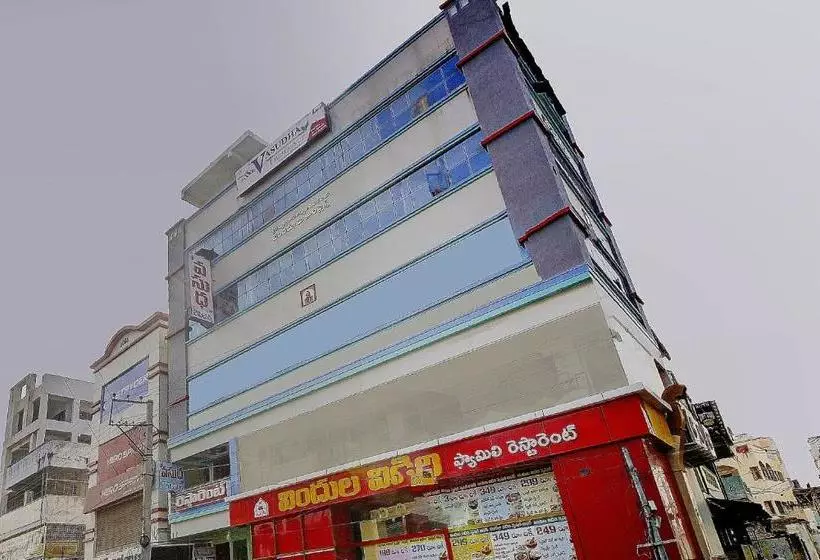 ホテル Oyo 77180 Sri Vasudha Residency