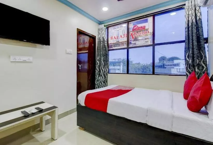 ホテル Oyo 77180 Sri Vasudha Residency