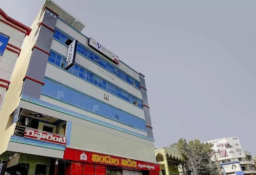 ホテル Oyo 77180 Sri Vasudha Residency