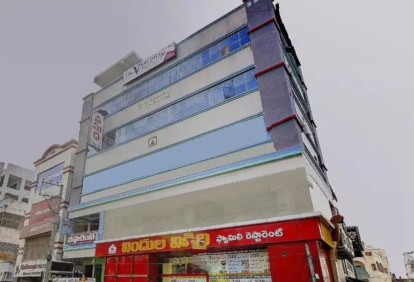 ホテル Oyo 77180 Sri Vasudha Residency