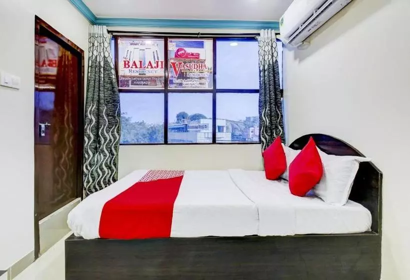 ホテル Oyo 77180 Sri Vasudha Residency