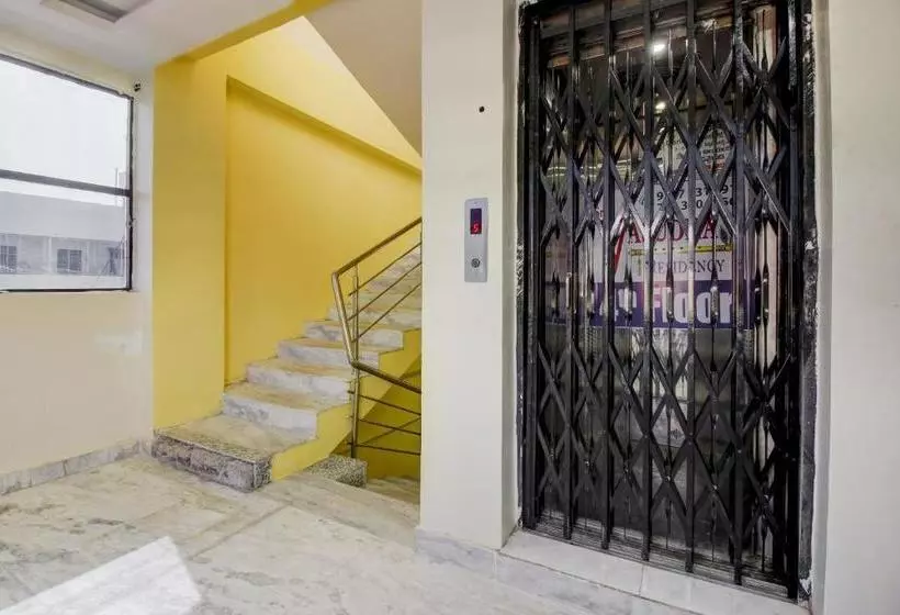 ホテル Oyo 77180 Sri Vasudha Residency