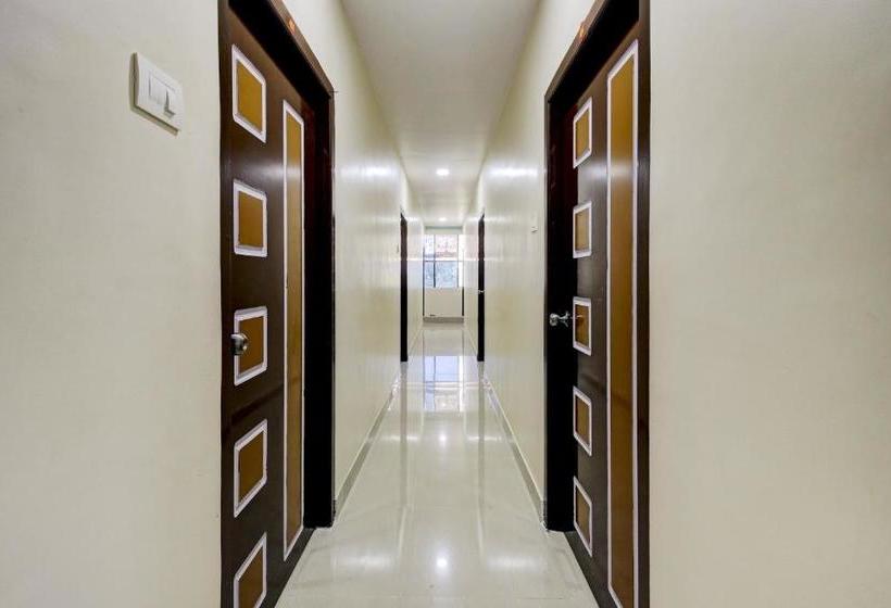 Отель Oyo 77180 Sri Vasudha Residency