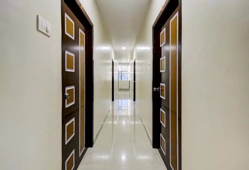 ホテル Oyo 77180 Sri Vasudha Residency