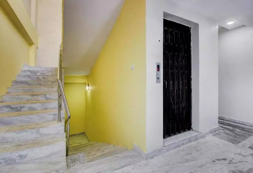 ホテル Oyo 77180 Sri Vasudha Residency