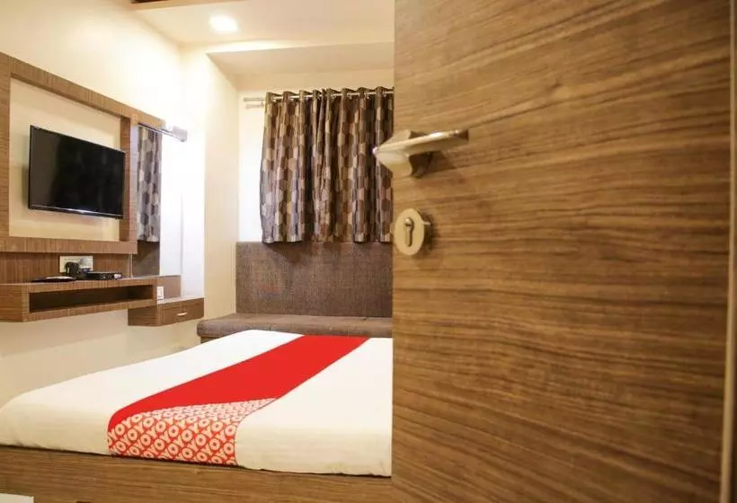 هتل Oyo 77228 Hgc Comfort Room S