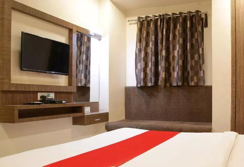 هتل Oyo 77228 Hgc Comfort Room S