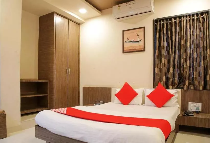 هتل Oyo 77228 Hgc Comfort Room S