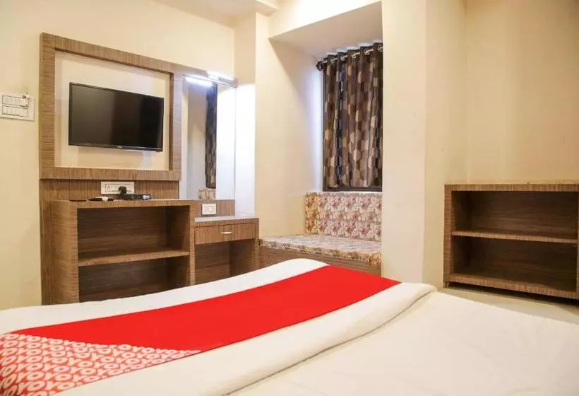 هتل Oyo 77228 Hgc Comfort Room S