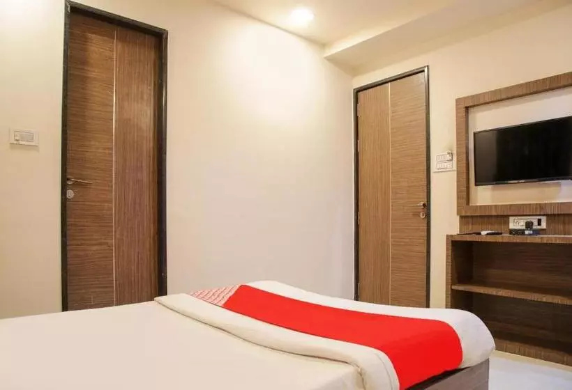 هتل Oyo 77228 Hgc Comfort Room S