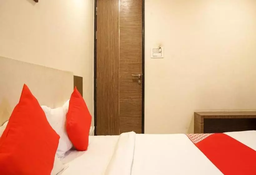 هتل Oyo 77228 Hgc Comfort Room S
