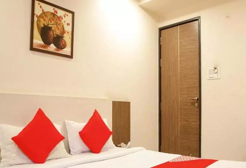 هتل Oyo 77228 Hgc Comfort Room S