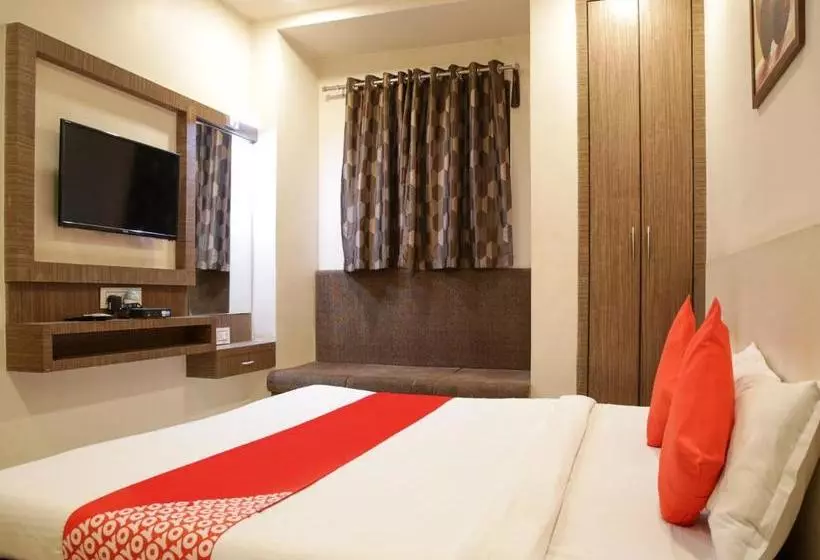 هتل Oyo 77228 Hgc Comfort Room S