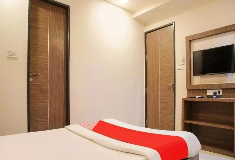 هتل Oyo 77228 Hgc Comfort Room S