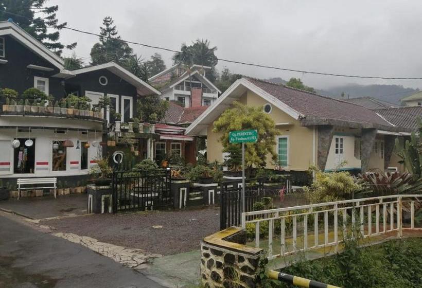 בית מלון כפרי Oyo 90197 Villa Bangau Ciloto