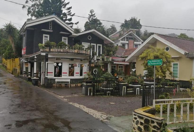 בית מלון כפרי Oyo 90197 Villa Bangau Ciloto