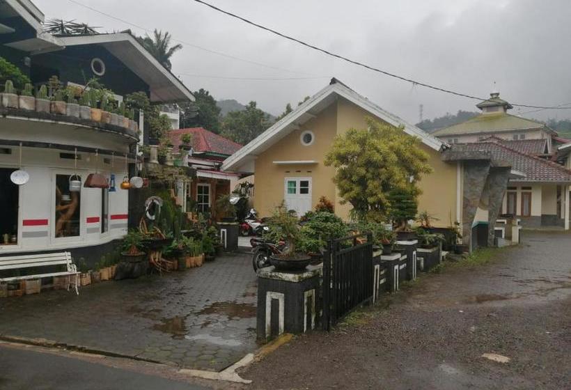 בית מלון כפרי Oyo 90197 Villa Bangau Ciloto