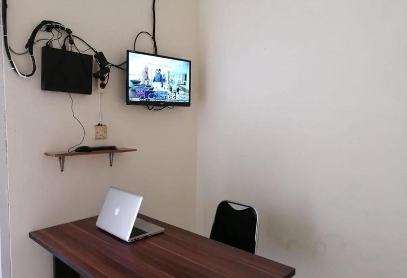 בית מלון כפרי Oyo 90197 Villa Bangau Ciloto