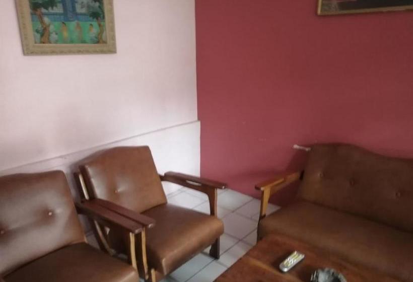 בית מלון כפרי Oyo 90197 Villa Bangau Ciloto