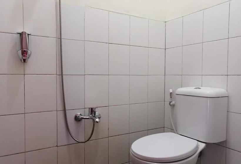 בית מלון כפרי Oyo 90197 Villa Bangau Ciloto