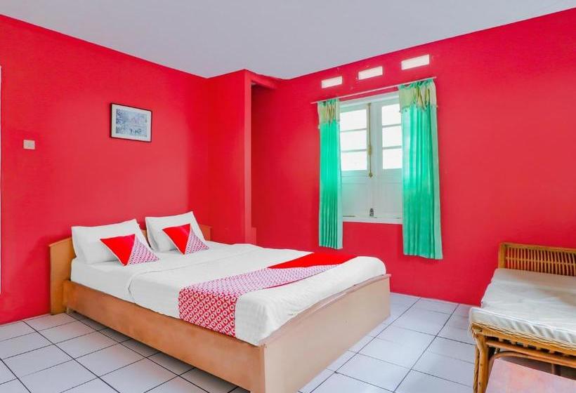 בית מלון כפרי Oyo 90197 Villa Bangau Ciloto