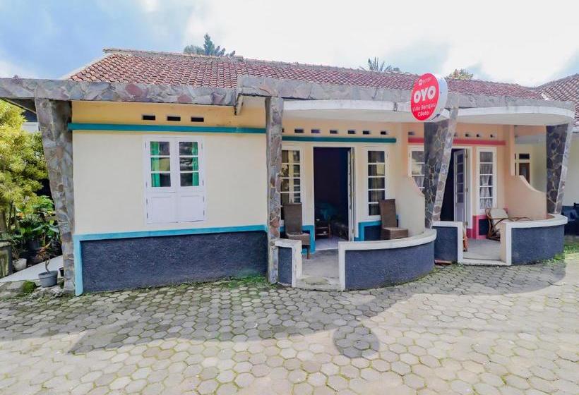 בית מלון כפרי Oyo 90197 Villa Bangau Ciloto