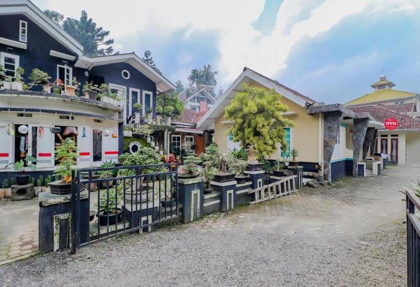 בית מלון כפרי Oyo 90197 Villa Bangau Ciloto