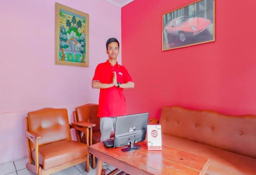 בית מלון כפרי Oyo 90197 Villa Bangau Ciloto