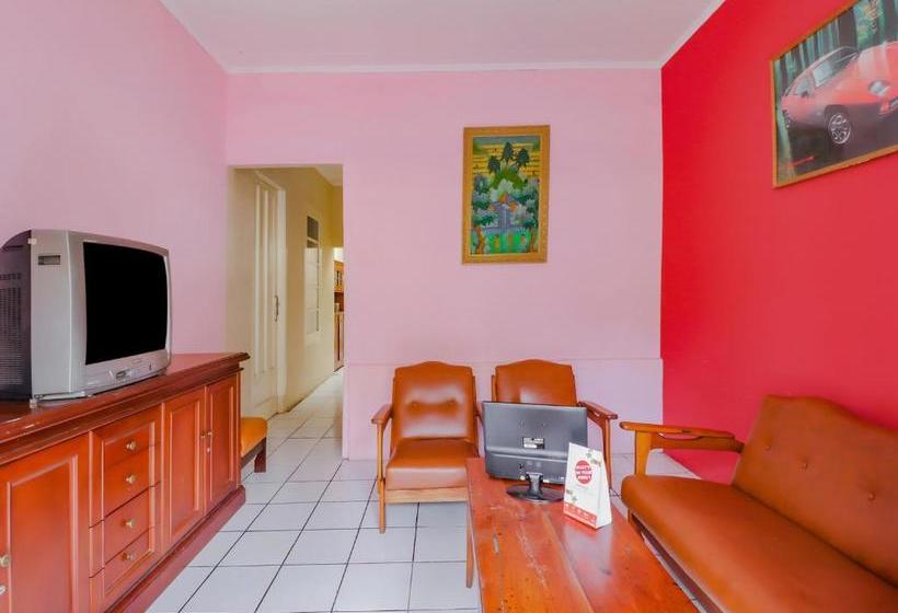 בית מלון כפרי Oyo 90197 Villa Bangau Ciloto