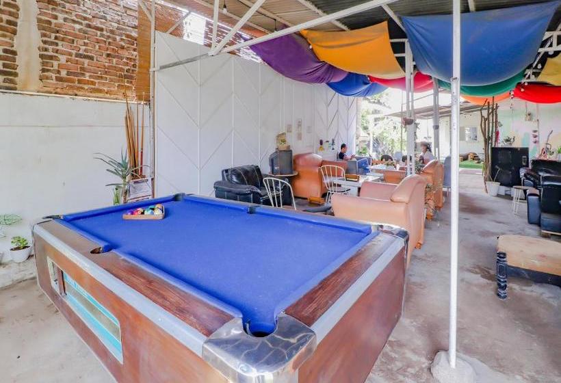 בית מלון כפרי Oyo 90197 Villa Bangau Ciloto