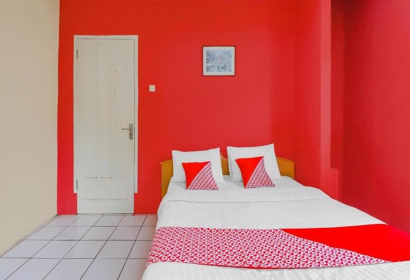 בית מלון כפרי Oyo 90197 Villa Bangau Ciloto