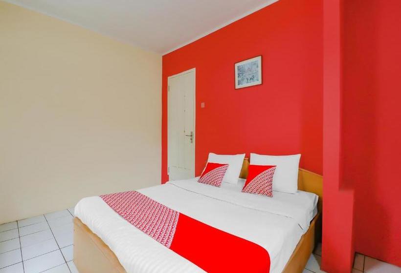 בית מלון כפרי Oyo 90197 Villa Bangau Ciloto