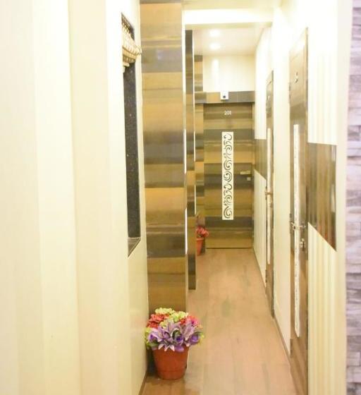 ホテル Panchgani Inn