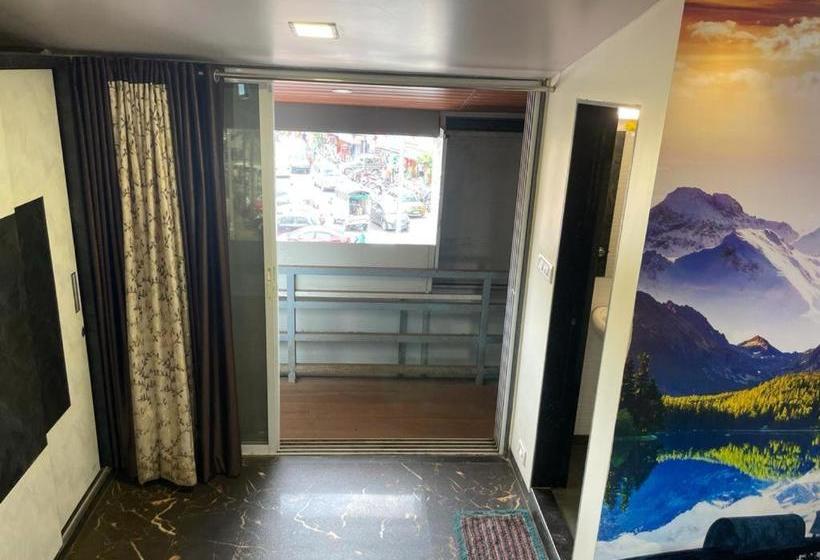 ホテル Panchgani Inn