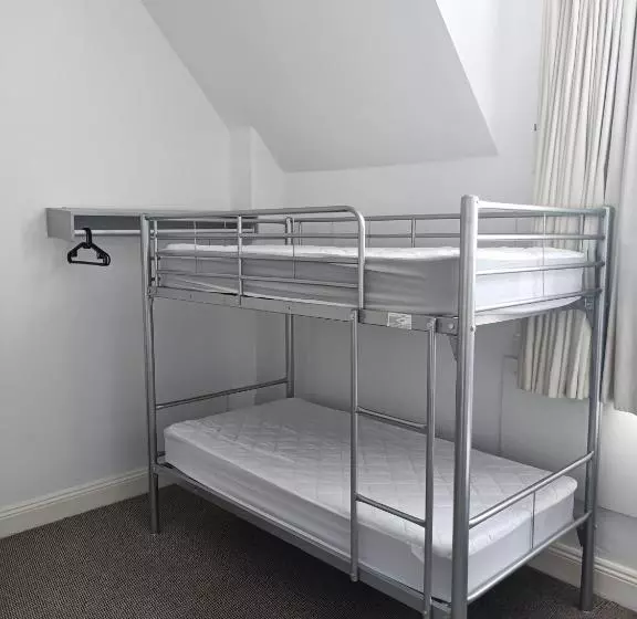 Wallaby Backpackers Hostel Perth   Note   Valid Passport Required To Check In