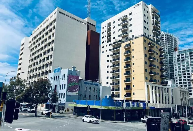 Wallaby Backpackers Hostel Perth   Note   Valid Passport Required To Check In