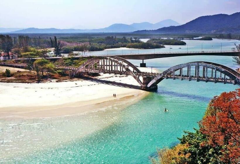 Banana Leaf Eco Hostel