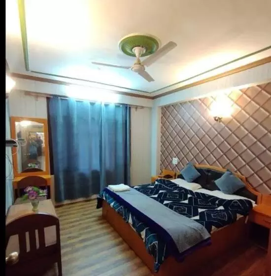 ホテル Mehar Srinagar