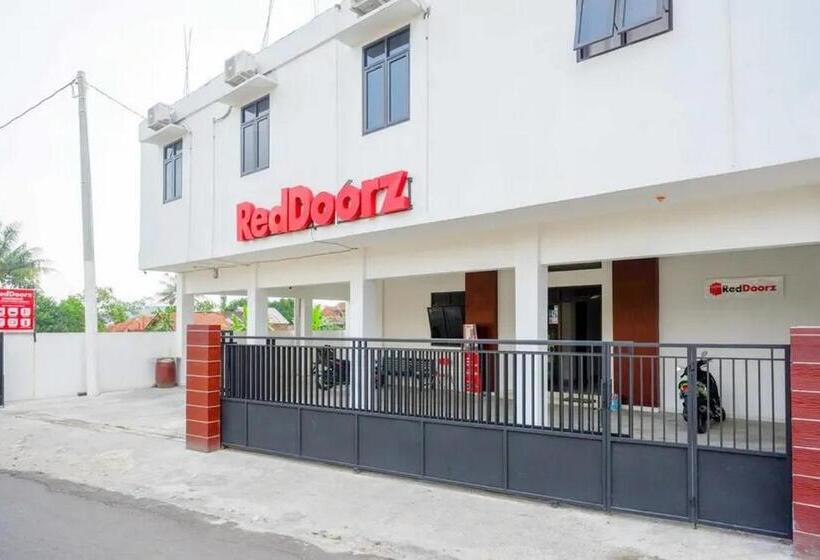 Hotel Reddoorz Syariah Near Universitas Jenderal Soedirman 2