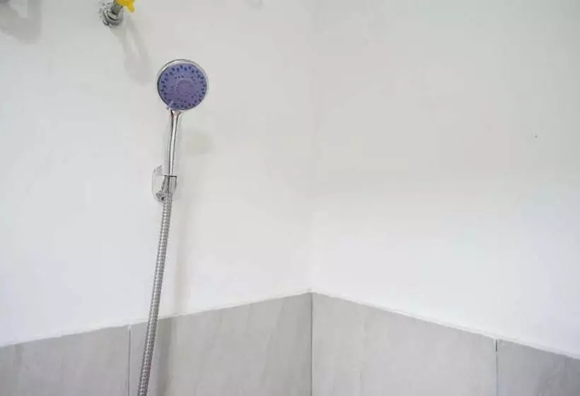 ホテル Reddoorz Syariah Near Universitas Jenderal Soedirman 2